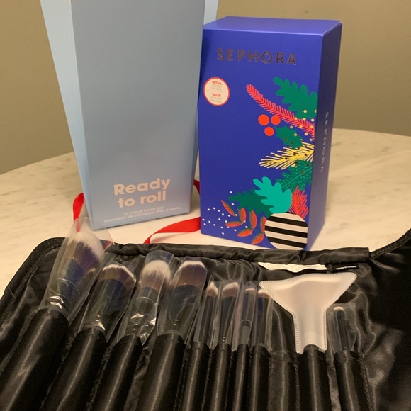 New Sephora Ready to Roll 10 piece Makeup Brush Set - Picture 2 of 3